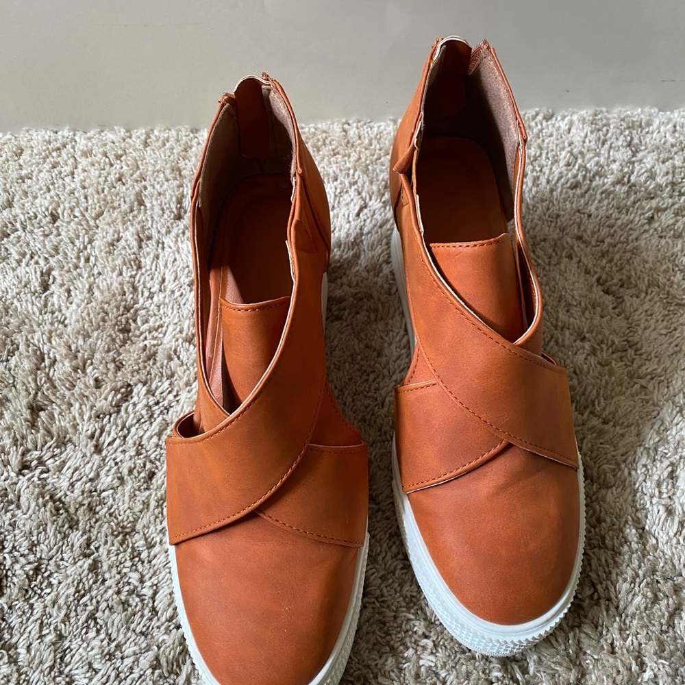 Rust color wedge sneaker Sz7